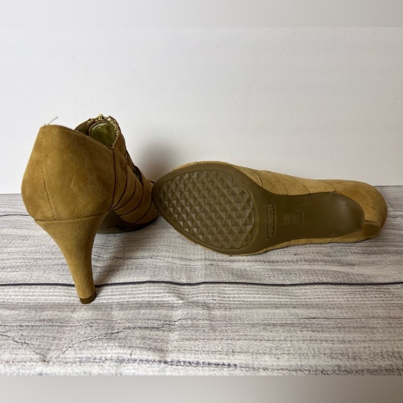 Aerosoles Women's Lambada Dress Pump, Light Tan Suede/size 6 - Picture 8 of 12